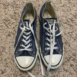 Navy low-top converse